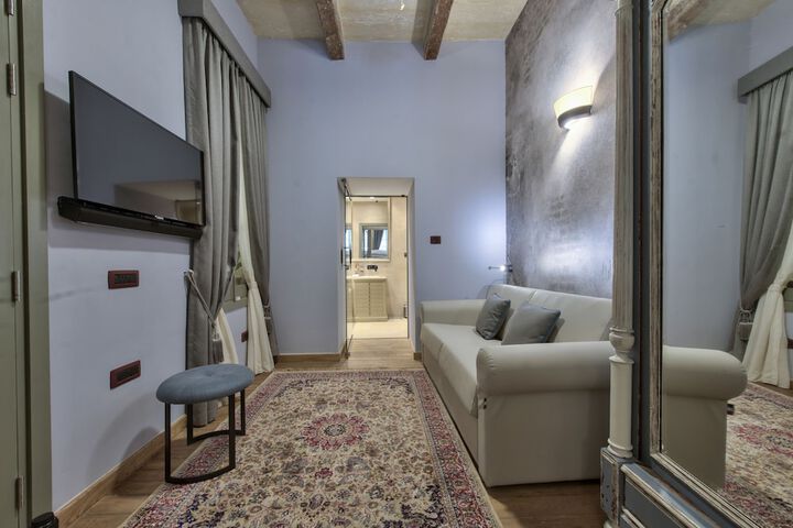 Room 27 of 70