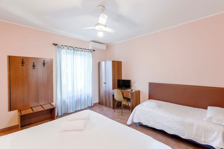 Room 17 of 34