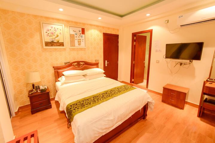 Room 26 of 38