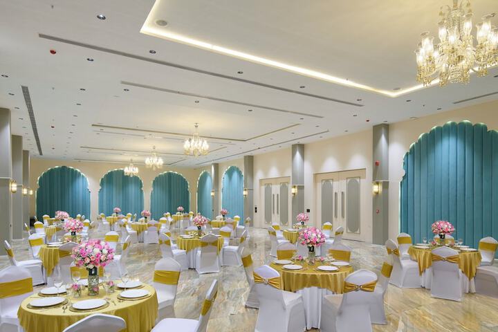 Ballroom/Hall 33 of 46