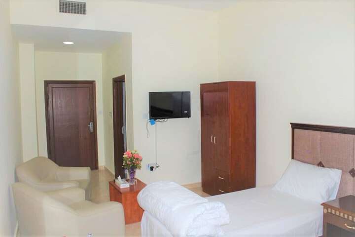 Room 13 of 32