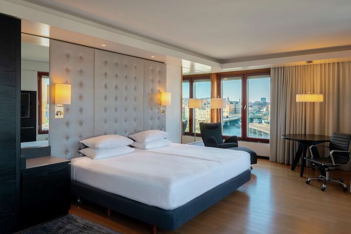 Room 43 of 167