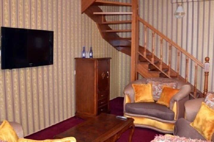 Room 4 of 35