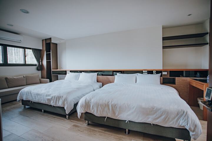 Room 12 of 43