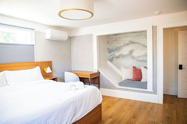 Room 10 of 37