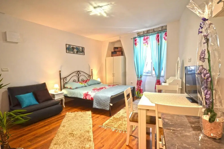 Room 4 of 11