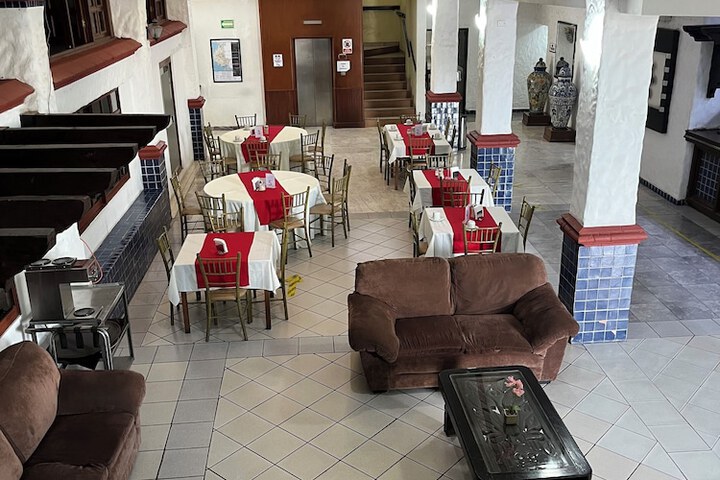 Dining 34 of 70