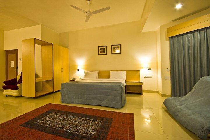 Room 13 of 98