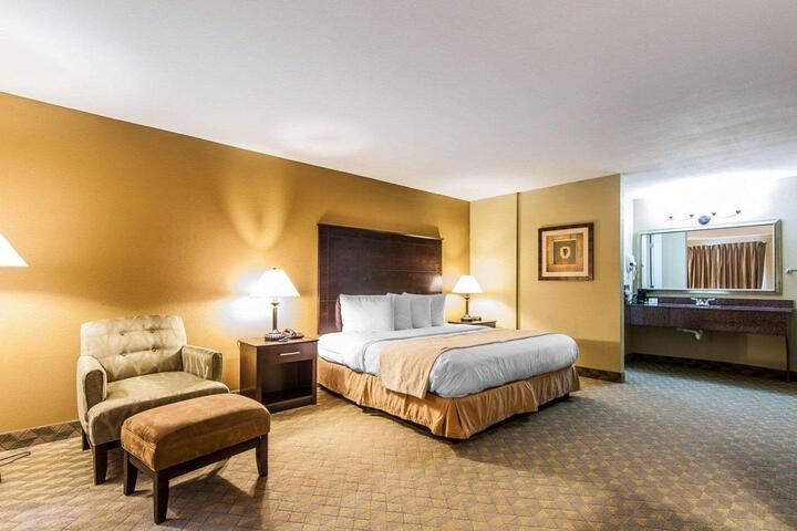 1 King Bed Accessible (7 of 13)