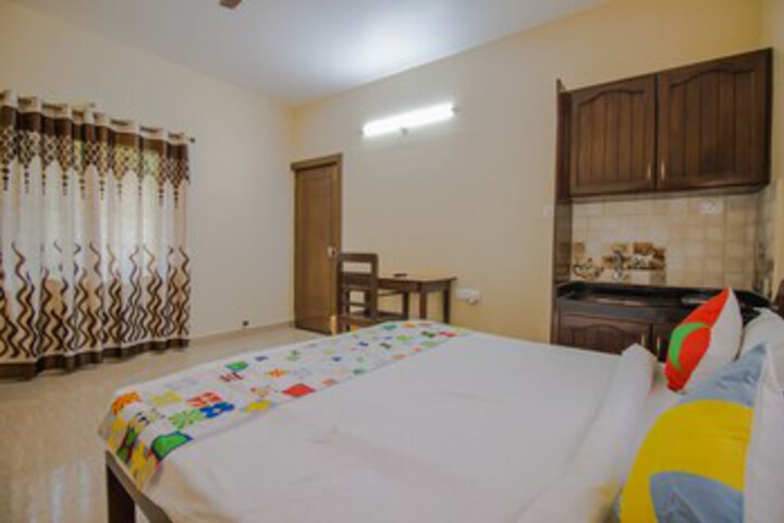 Room 8 of 16