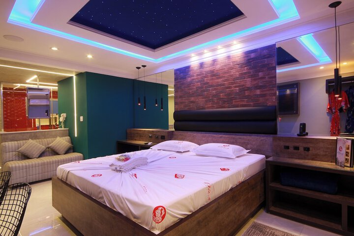 Room 33 of 62