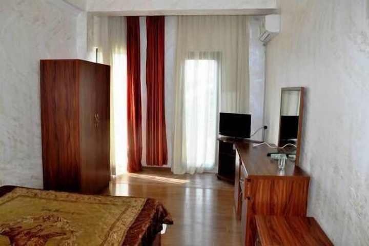 Room 16 of 35