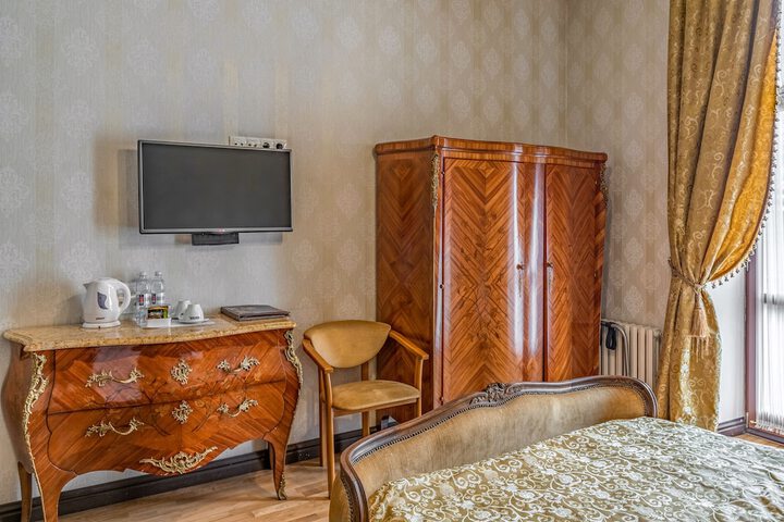 Room 12 of 73