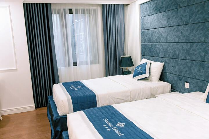 Room 11 of 28