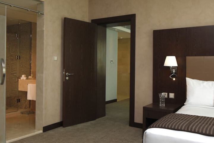 Room 54 of 90