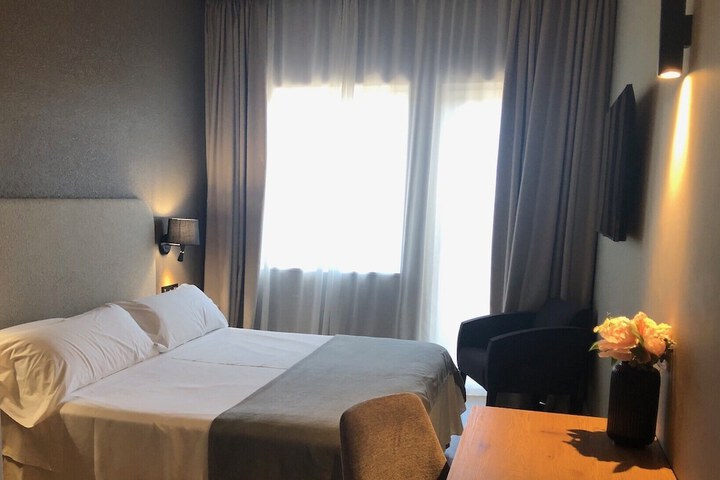 Room 3 of 37