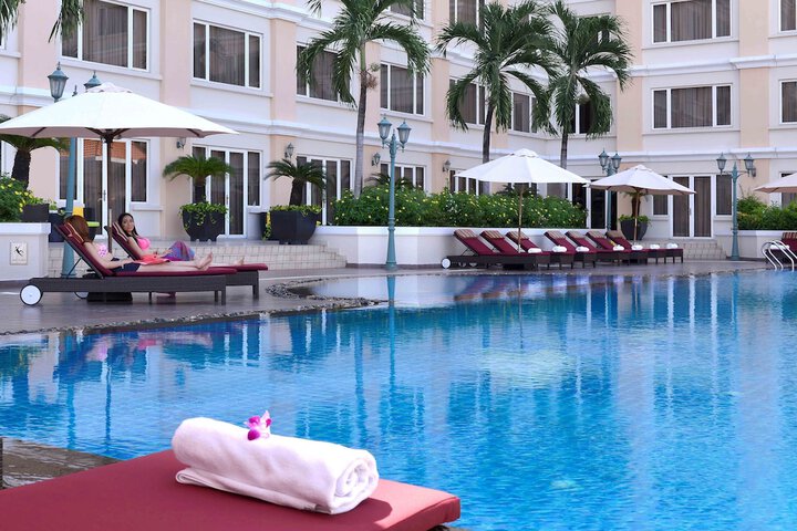 Hotel Pool