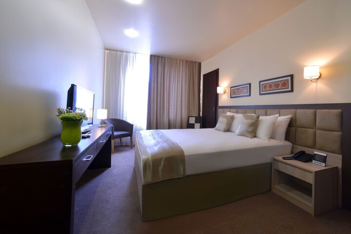 Room 5 of 60