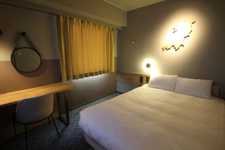 Room 8 of 28
