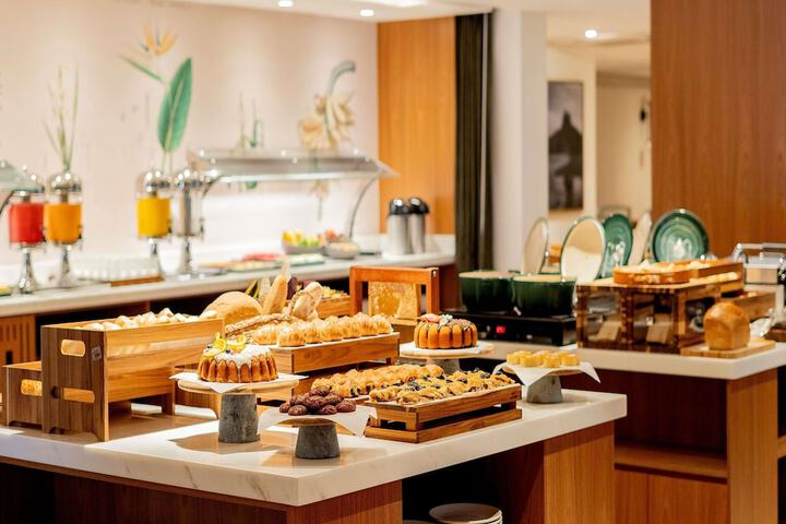 Breakfast/Coffee Service 105 of 162