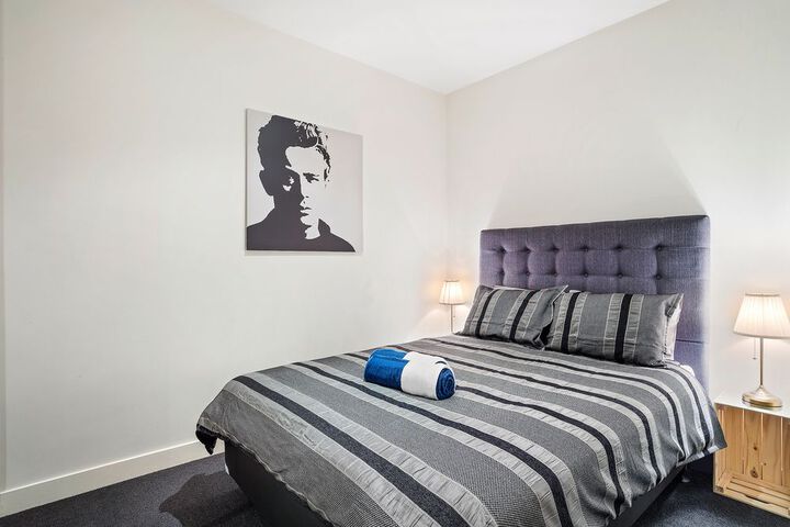Room 5 of 12