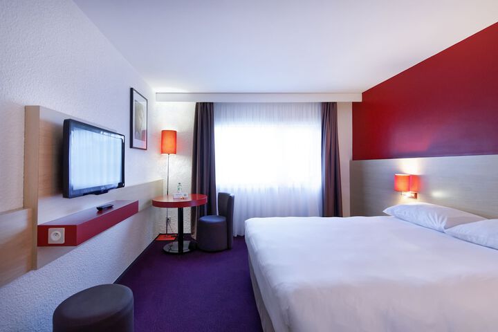 Room 3 of 90