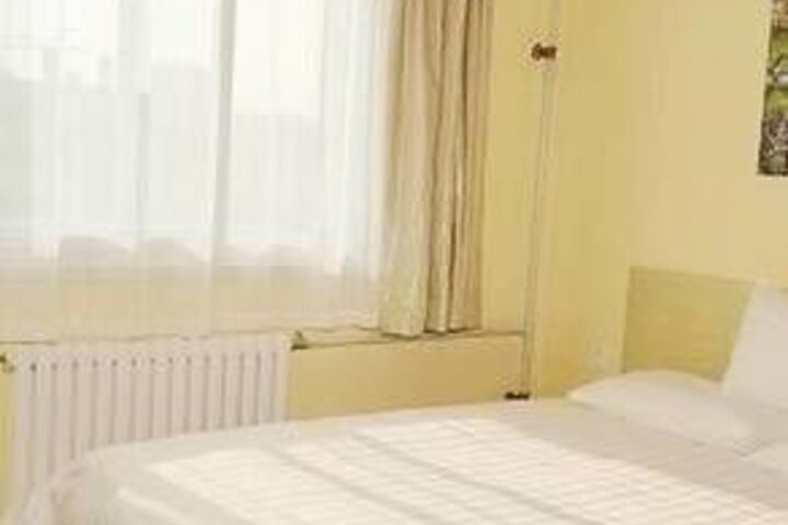 Room 4 of 17