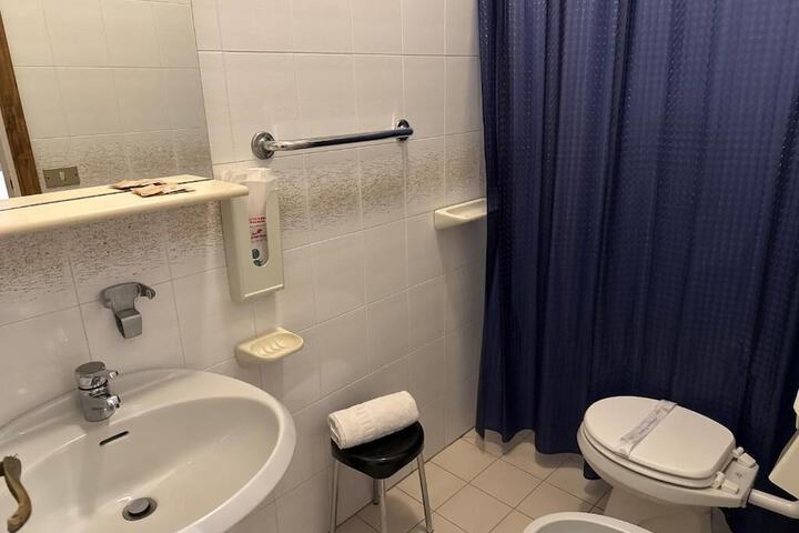 Room 32 of 45
