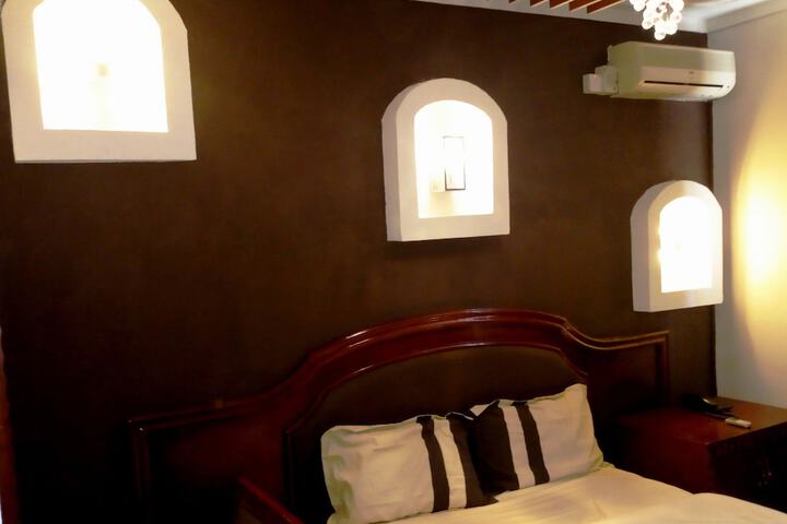 Room 21 of 48