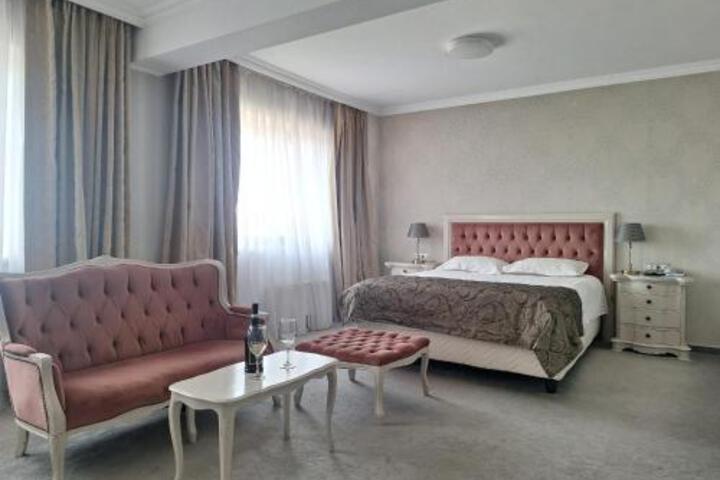 Room 42 of 44