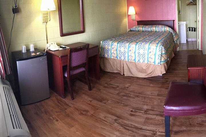 Room 10 of 38
