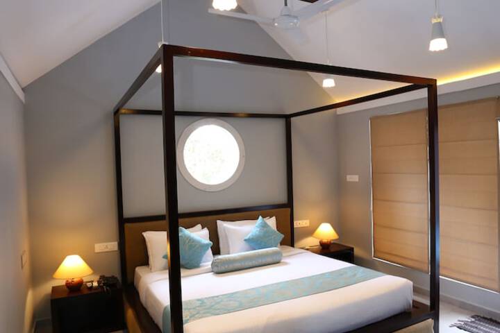 Room 10 of 27