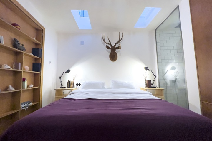 Room 102 of 131