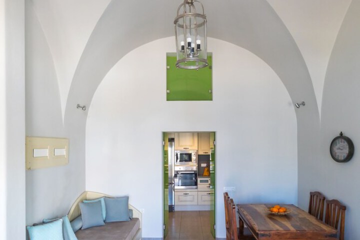 Room 9 of 25