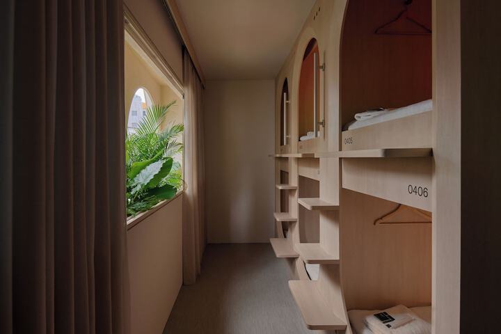 Room 5 of 20