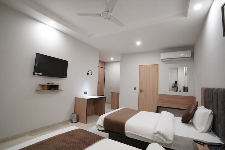 Room 27 of 69