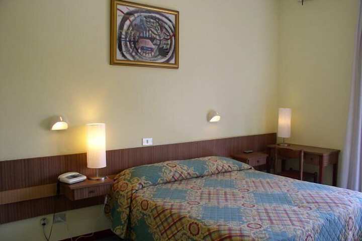 Room 8 of 15