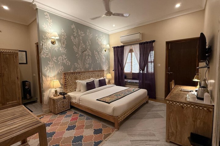 Room 5 of 7