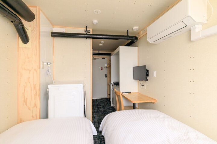 Room 13 of 38