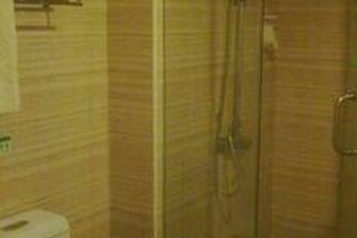 Room 34 of 47