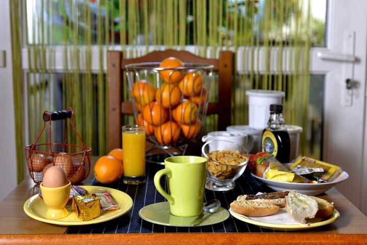 Breakfast/Coffee Service 2 of 5