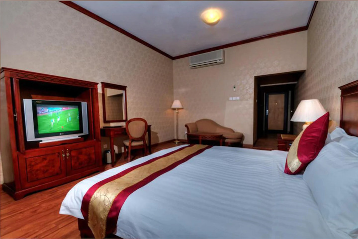Room 7 of 8