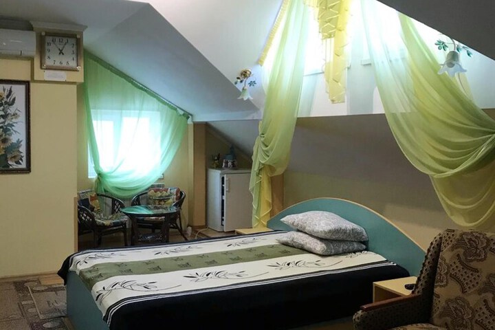 Room 27 of 60