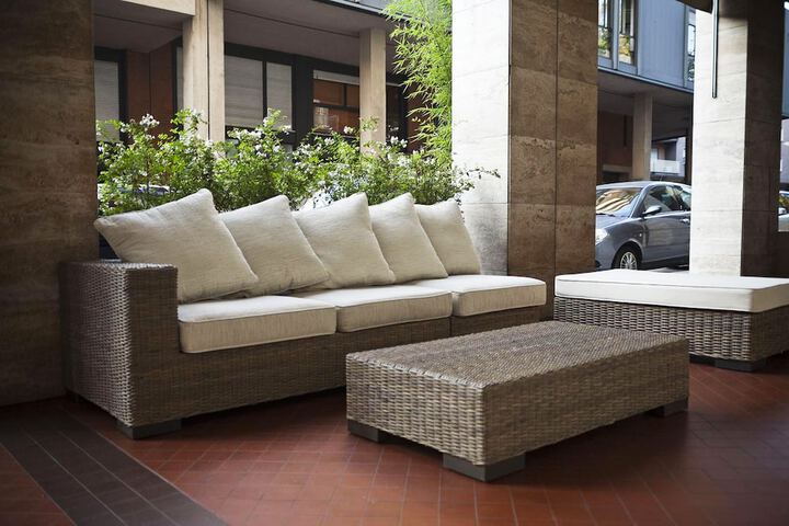 Lounge 34 of 44
