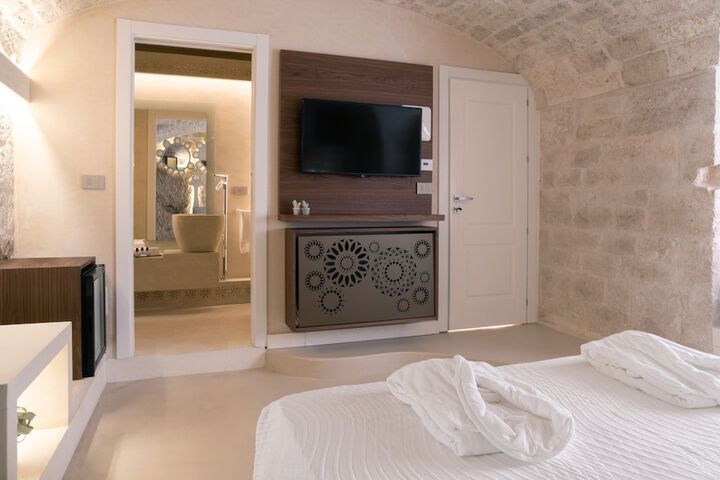 Room 9 of 74