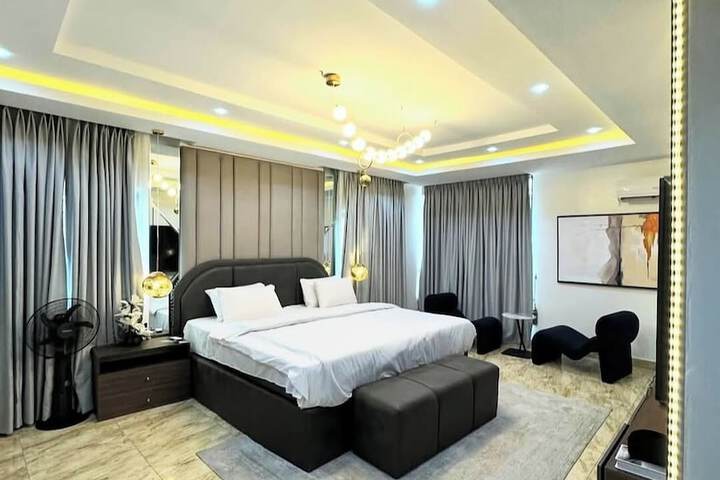 Room 6 of 17