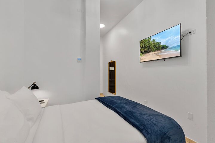 Room 34 of 62