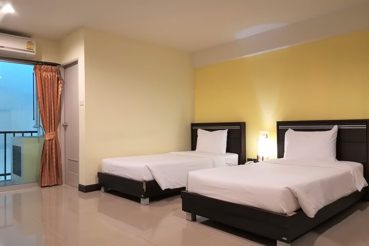 Room 11 of 40