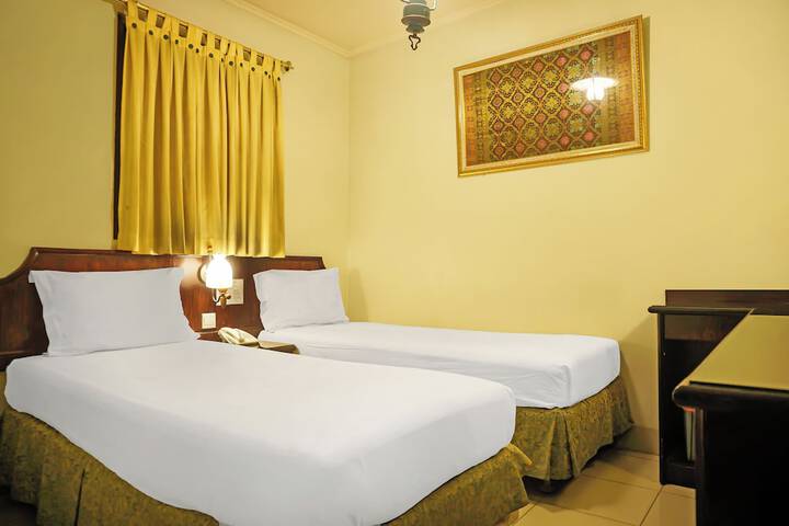Room 13 of 34