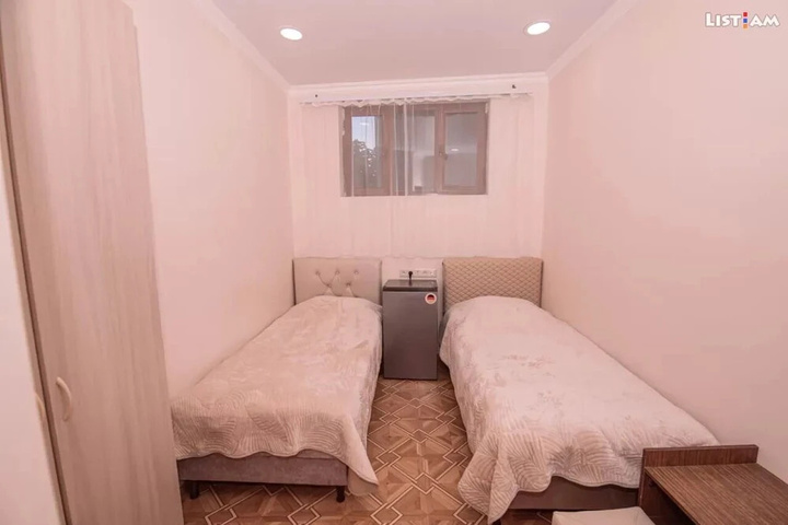 Room 6 of 14